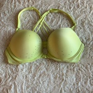 Victoria’s Secret Bombshell Plunge